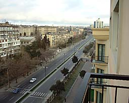 �z�e���̃e���X���猩���o�N�[