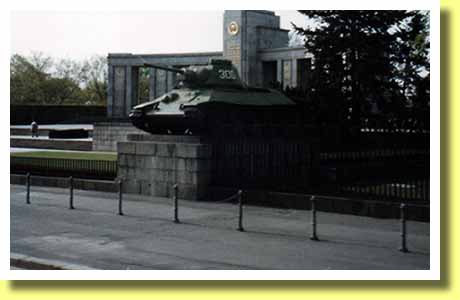 �x�������ɓ˓��������\�A�R�̐�ԁi�����h�C�c�j