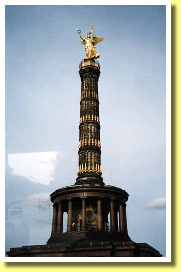 �x�������ɂ��т���폟�L�O���i�����h�C�c�j