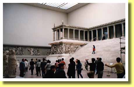 �x�������̃y���K���������قŌ����[�E�X�̑�Ւd�i�h�C�c�j