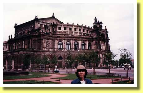 �h���X�f���̃[���p�[�E�I�y���i���h�C�c�j