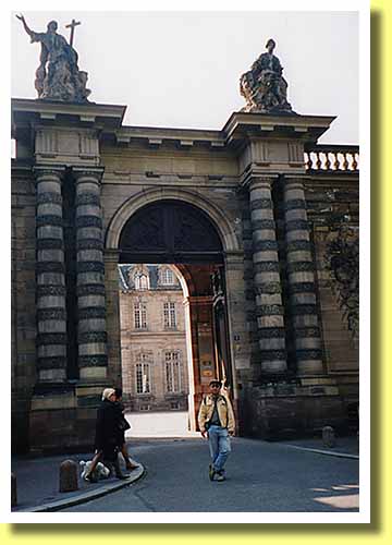 ストラスブールのロアン宮殿とグーテンベルク (フランス東部アルザス地方)