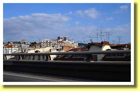 �t�����X�암�R�[�g�E�_�W���[���̊X�j�[�X���^�N�V�[�̒����璭�߂�