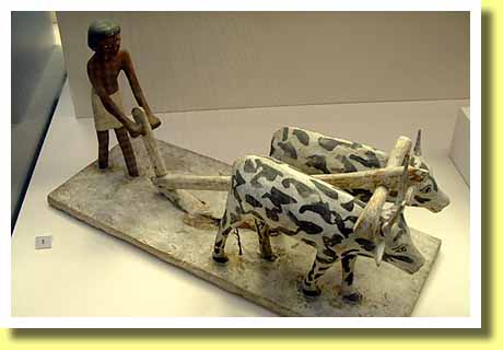 �C�M���X�̎�s�����h���̑�p�����قŌ����Ñ�G�W�v�g�̔_�k�͌^