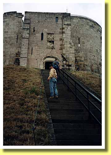 ヨーク城の天守 クリフォード・タワーに登る（イギリス）
