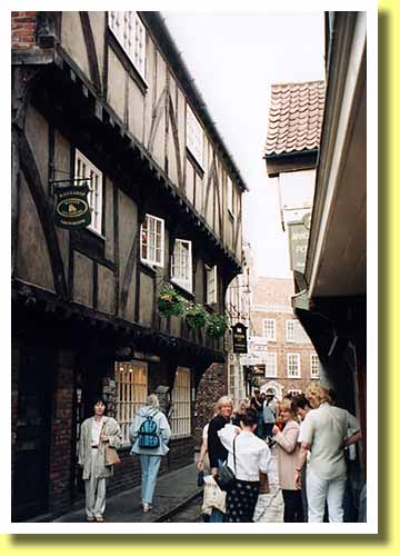ヨーク市内に残るシャンブルズ通りは中世の面影（イギリス）