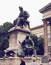 �A���j�E���[�m�V���ƍ���������