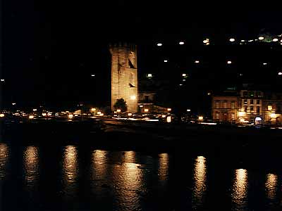 �C�^���A�̌Ós�t�B�����c�F�𗬂��A���m��̖�i