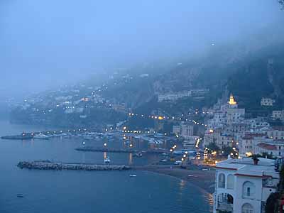 ��������̃A�}���t�B�̍`�i�J���p�[�j���A�C�^���A�j