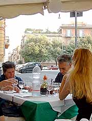 �T���^���W�F���߂��̃s�b�c�F���A�ŐH��������l�X�i���[�}�A�C�^���A�j