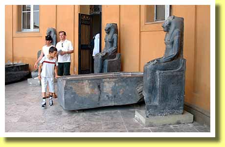�C�^���A�̎�s���[�}�̃��@�e�B�J�������ق̃O���S���E�X�E�G�W�v�g���p�ق̌Ñ�G�W�v�g�̒���