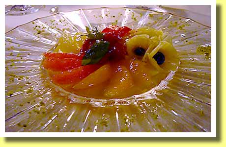 �C�^���A�̎�s���[�}�̃~�V���������t�����X�g�����u���E�y���S���v�ŐH�ׂ��t���[�c�E�T���_