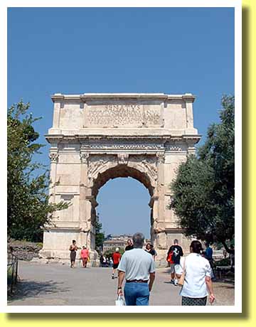 �C�^���A�̎�s���[�}�̃t�H���E���}�[�m�ɂ���e�B�g�D�X�̊M����