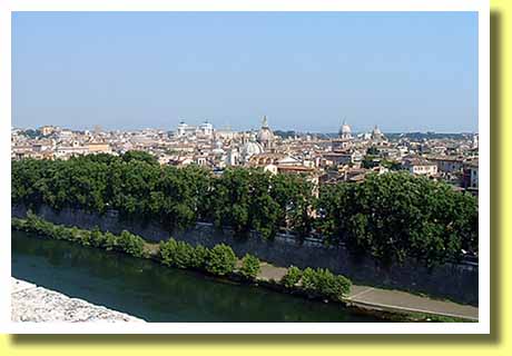 �C�^���A�̎�s���[�}�̃T���^���W�F����̉���e���X���璭�߂����F�l�c�B�A�L����ʂ̊X���݂ƃe�B�x����